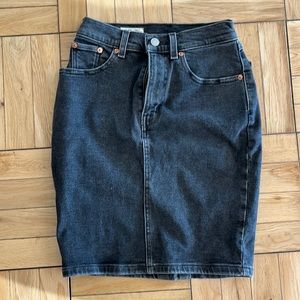 Levi’s Gray Pencil Skirt Denim 24